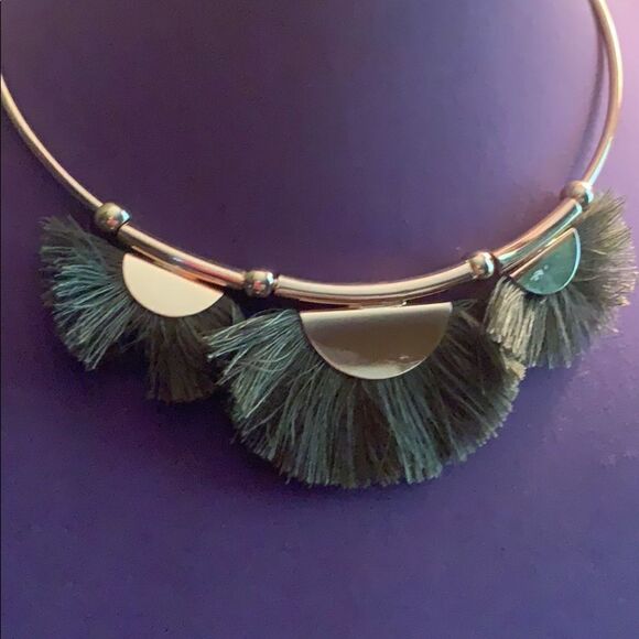 Green fringe necklace and earring set - Picture 4 of 7